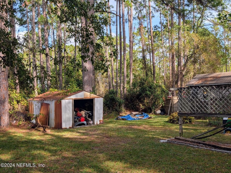 133 Mullis Ave, Interlachen, FL 32148