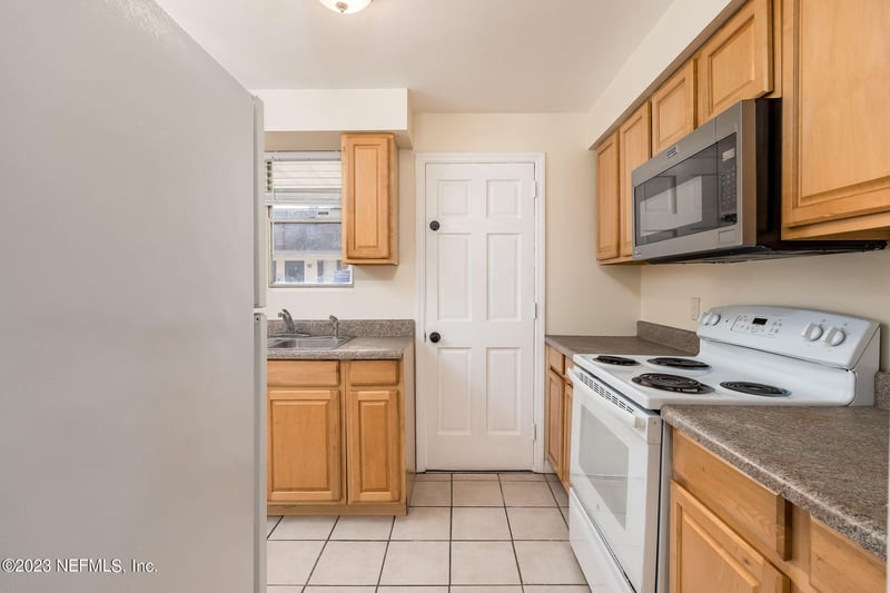 1735 El Camino Rd #5, Jacksonville, FL 32216