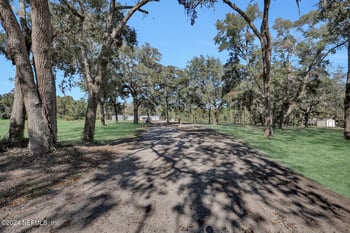 141 Woods Rd, San Mateo, FL 32187