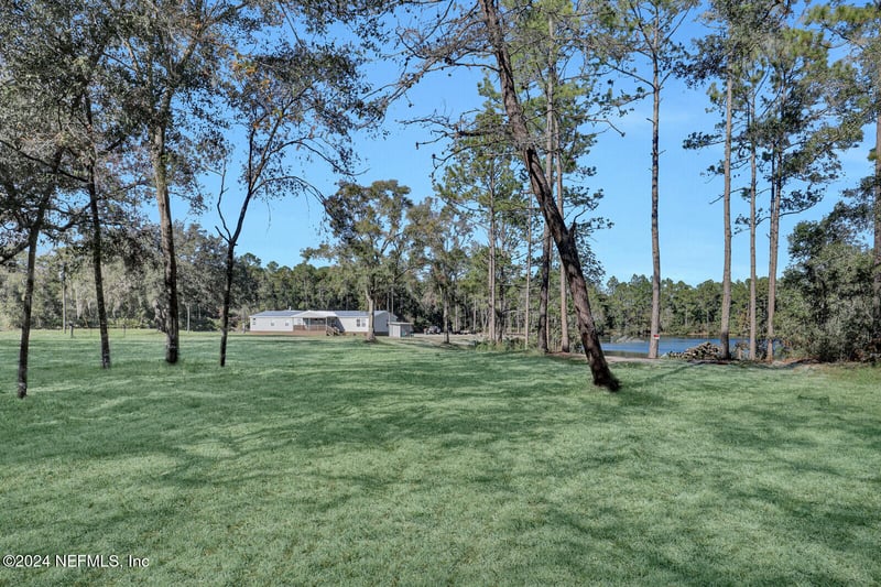 141 Woods Rd, San Mateo, FL 32187