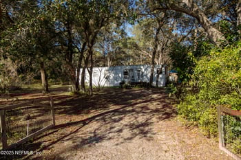 270 Bay St, Hawthorne, FL 32640