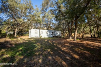 270 Bay St, Hawthorne, FL 32640