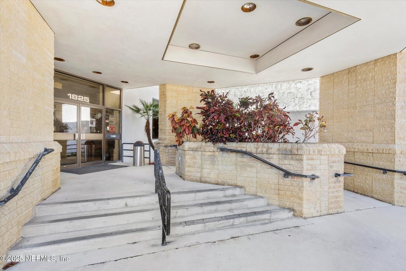 1825 St Johns Ave, Palatka, FL 32177