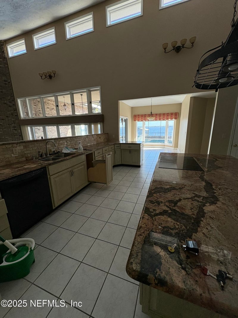 246 Crystal Cove Dr, Palatka, FL 32177