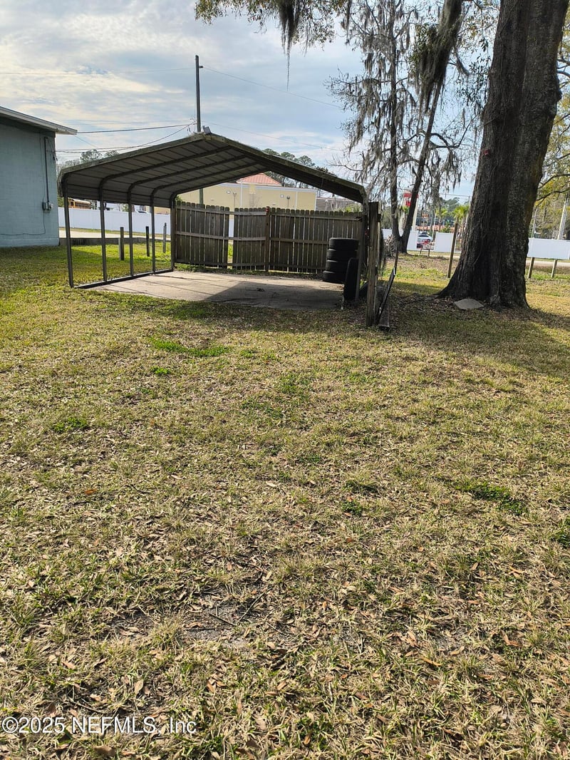 3906 Emerson St, Jacksonville, FL 32207