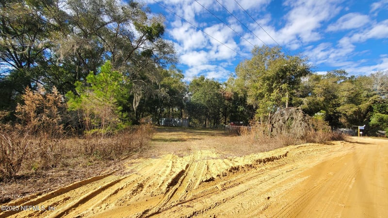 235 Hayes Dr, Interlachen, FL 32148