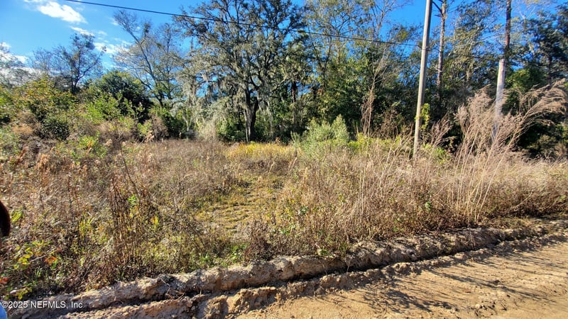 127 Cherokee Ave, Interlachen, FL 32148