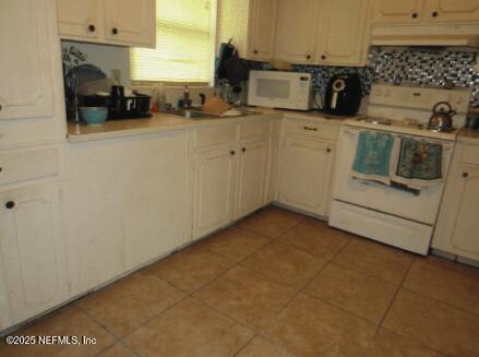 5039 Mcmanus Dr, Jacksonville, FL 32210