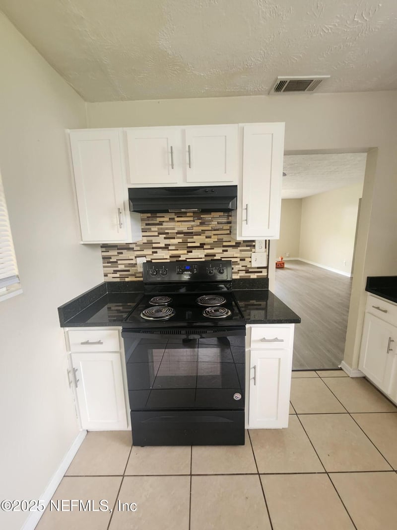 6622 Valiant Dr, Jacksonville, FL 32210