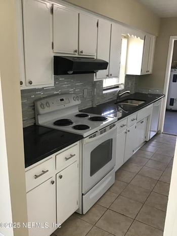 718 Perryman Ln, Jacksonville, FL 32221