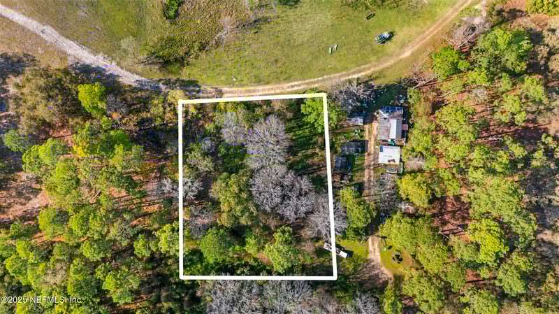 107 Joy Ave, Interlachen, FL 32148