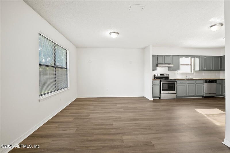 8215 Sailmaker Ln, Jacksonville, FL 32210