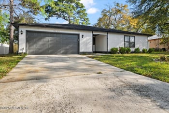 8215 Sailmaker Ln, Jacksonville, FL 32210