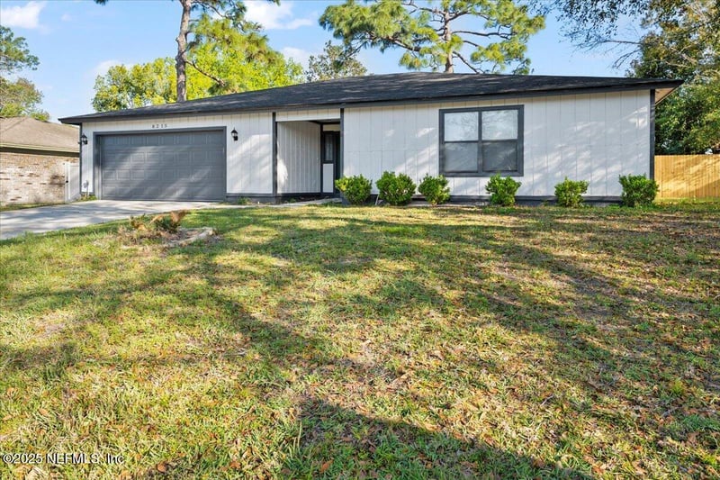 8215 Sailmaker Ln, Jacksonville, FL 32210