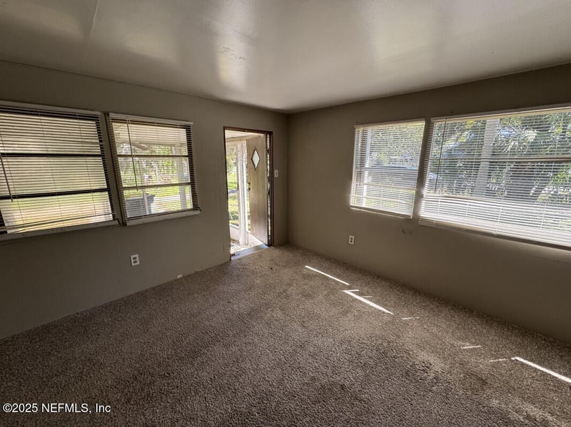 10131 Jackson Ter, Jacksonville, FL 32225