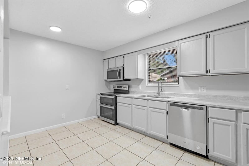 7927 Dwyer Dr, Jacksonville, FL 32244