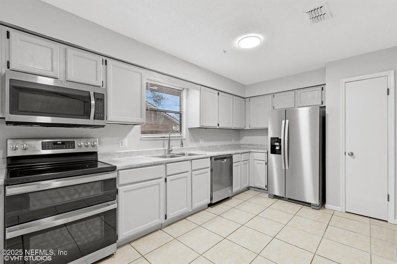 7927 Dwyer Dr, Jacksonville, FL 32244