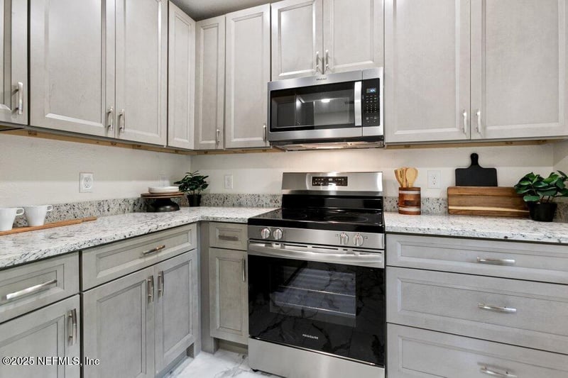 1263 Macarthur St, Jacksonville, FL 32205