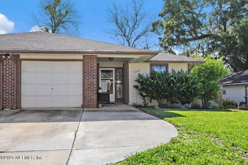 3945 Hollows Dr, Jacksonville, FL 32225