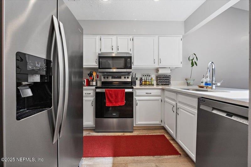 3945 Hollows Dr, Jacksonville, FL 32225