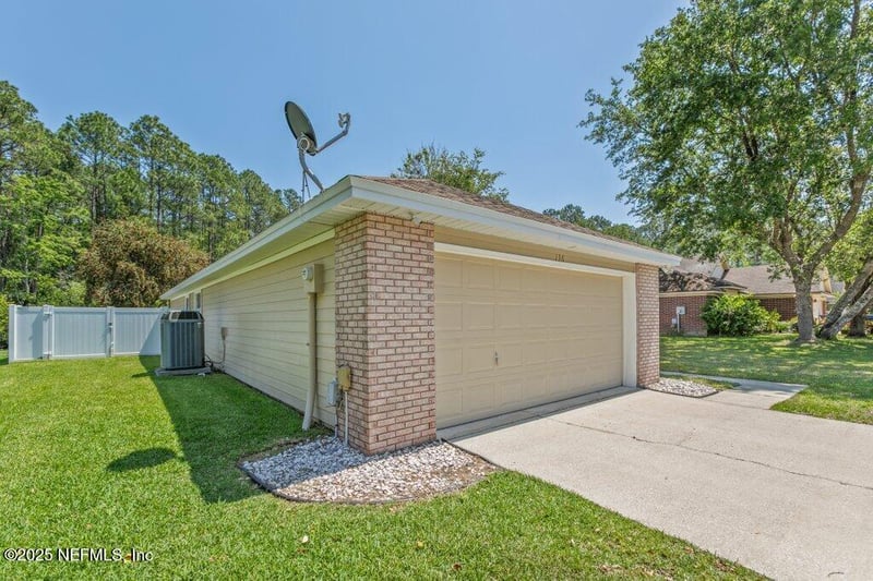 136 Southern Grove Dr, St Johns, FL 32259
