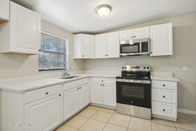 7705 Lauderdale Dr, Jacksonville, FL 32277