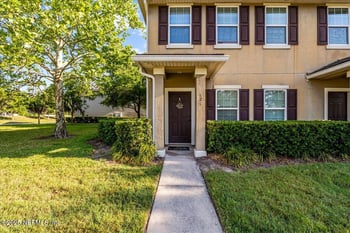 425 Oasis Ln, Orange Park, FL 32073