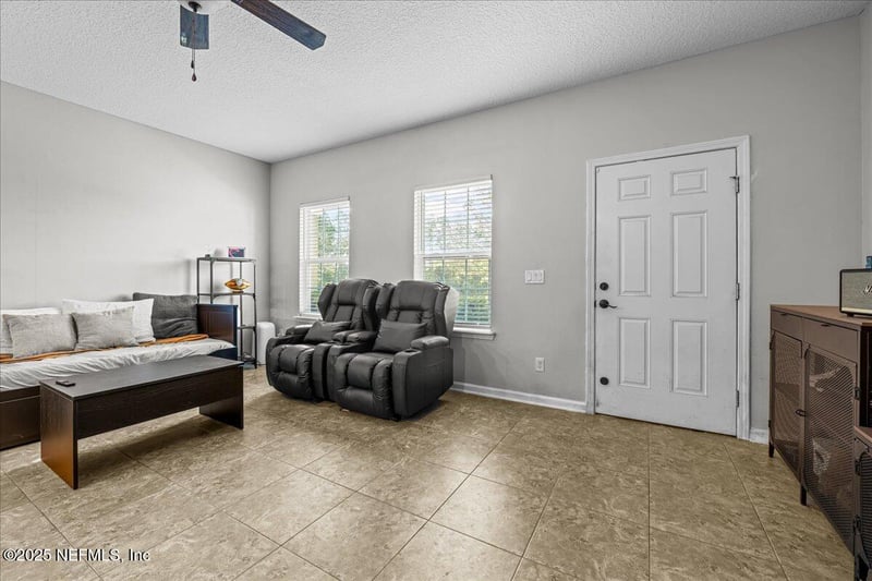 425 Oasis Ln, Orange Park, FL 32073