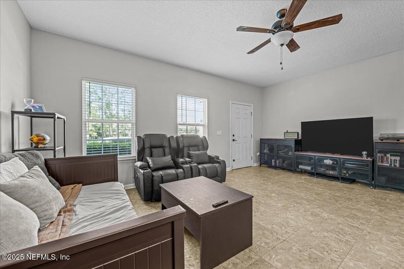 425 Oasis Ln, Orange Park, FL 32073