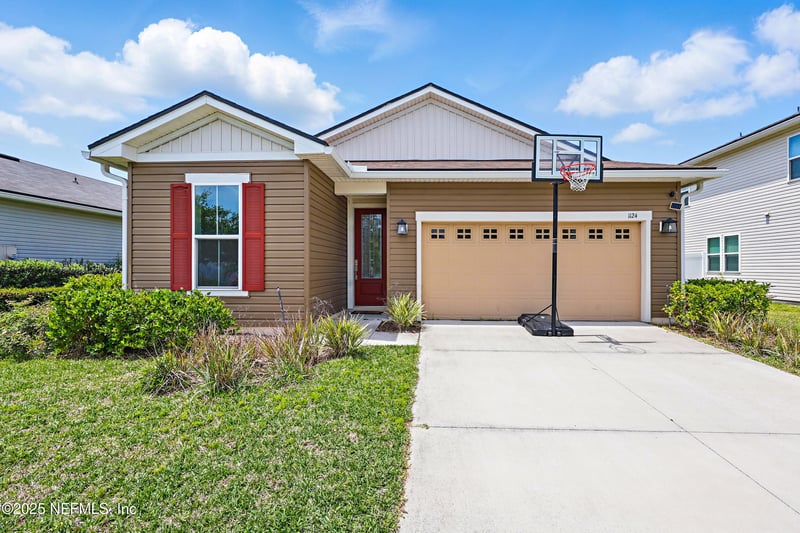 1124 Persimmon Dr, Middleburg, FL 32068