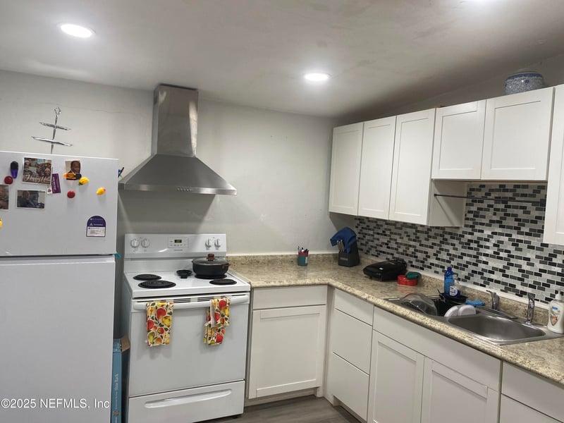 2552 Spirea St, Jacksonville, FL 32209