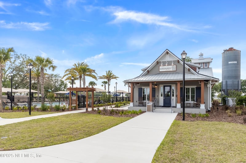 2793 Pointed Leaf Rd, Green Cove Springs, FL 32043