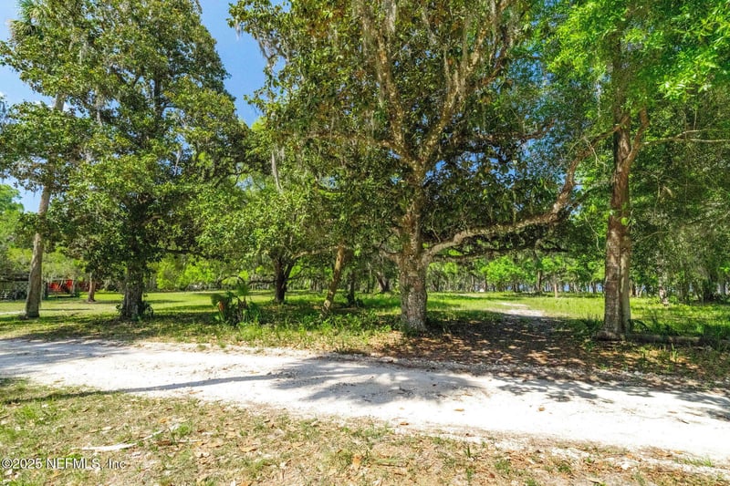 762 National Forest Road 75g Rd, Palatka, FL 32177