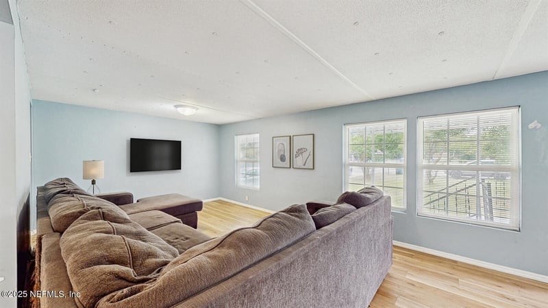 2031 Glen Gardner Dr, Jacksonville, FL 32246