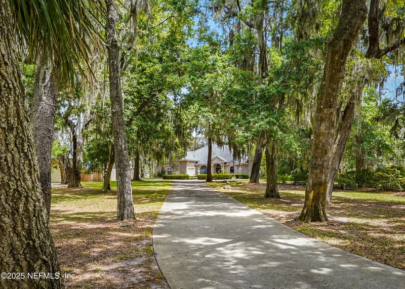 15289 Cape Dr, Jacksonville, FL 32226