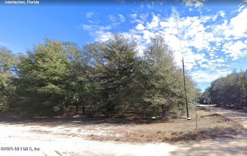 101 Debra Cir, Interlachen, FL 32148