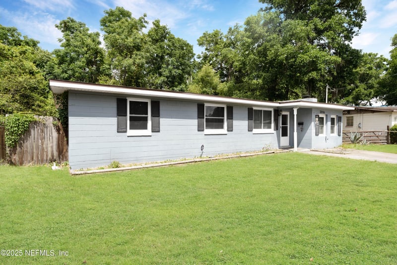 2846 Yellow Pine Dr, Jacksonville, FL 32277