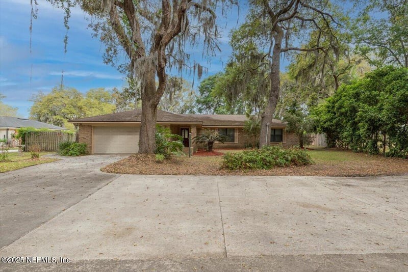 15489 Cape Dr, Jacksonville, FL 32226