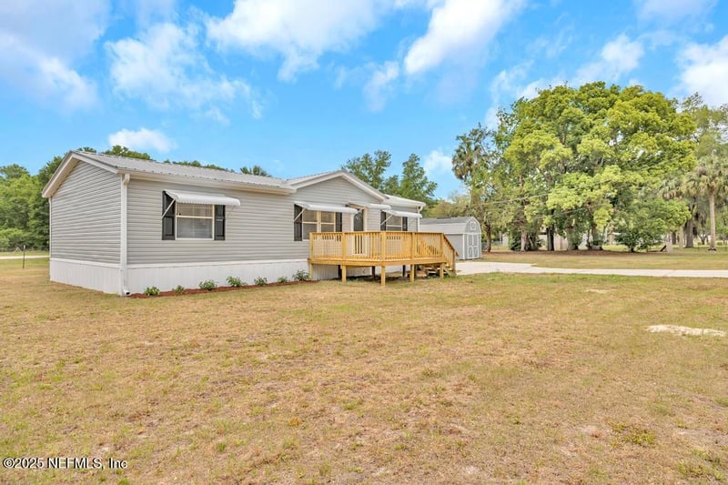 105 Folklore Dr, Satsuma, FL 32189