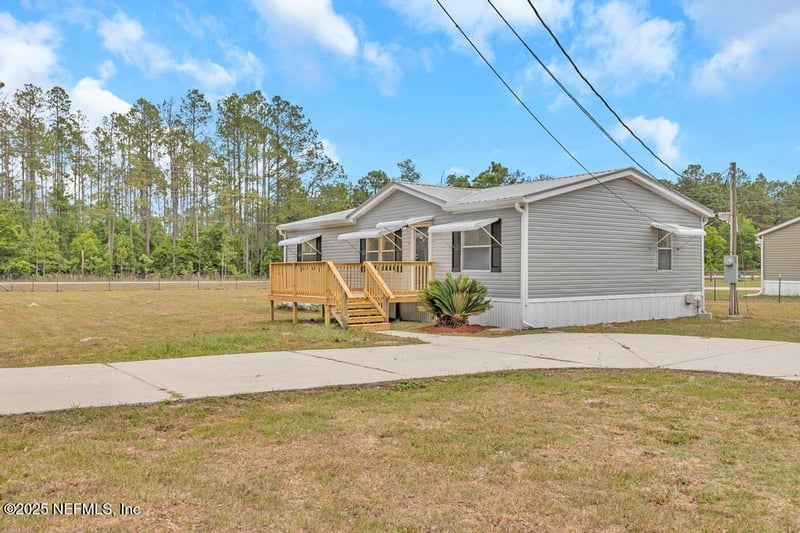 105 Folklore Dr, Satsuma, FL 32189