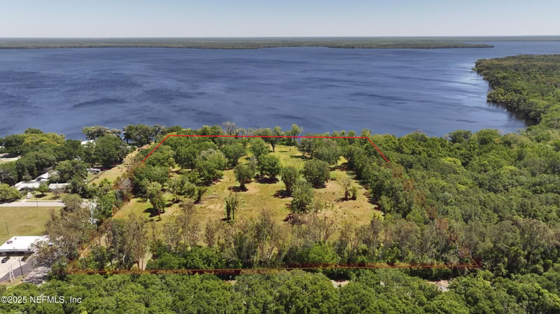 2570 Highway 17 , Crescent City, FL 32112