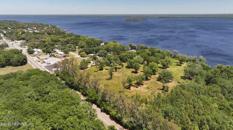 2570 Highway 17 , Crescent City, FL 32112