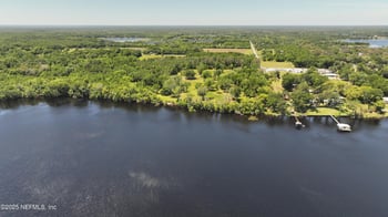 2570 Highway 17 , Crescent City, FL 32112