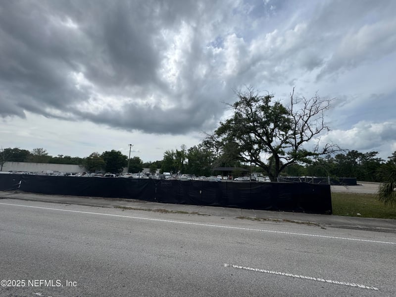 55155517 Shad Rd, Jacksonville, FL 32257