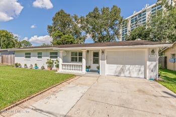 5937 Loran Dr, Jacksonville, FL 32216