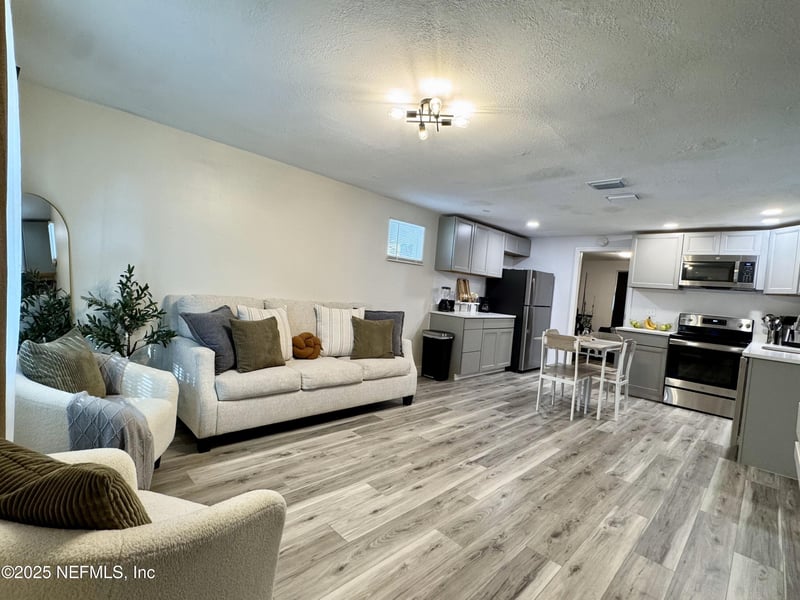 353 Wildwood Ln, Orange Park, FL 32073