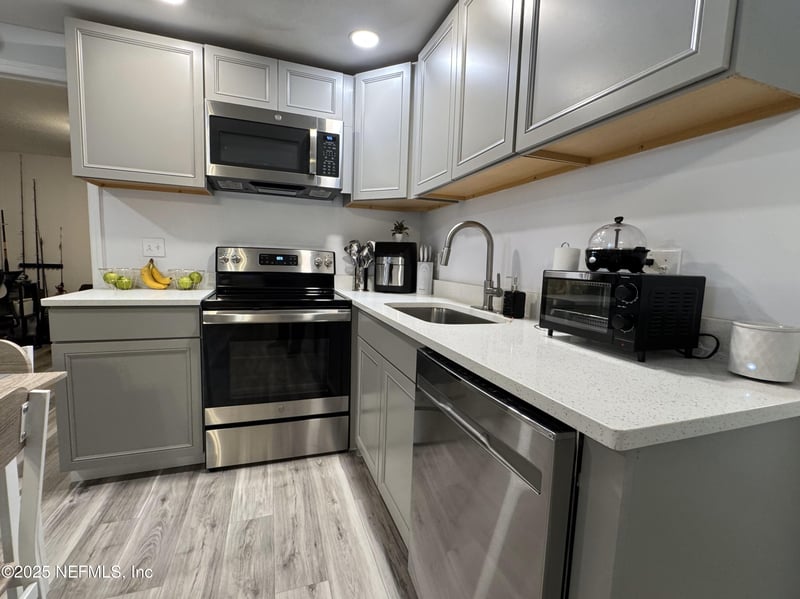 353 Wildwood Ln, Orange Park, FL 32073