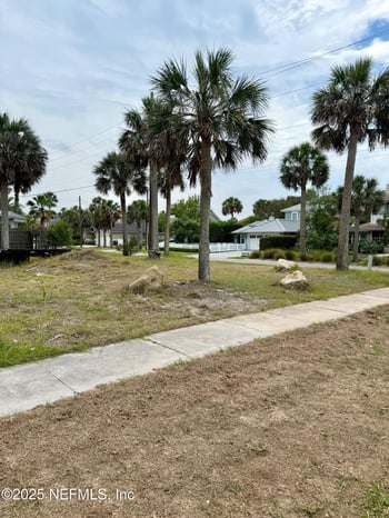 174 13th St, Atlantic Beach, FL 32233