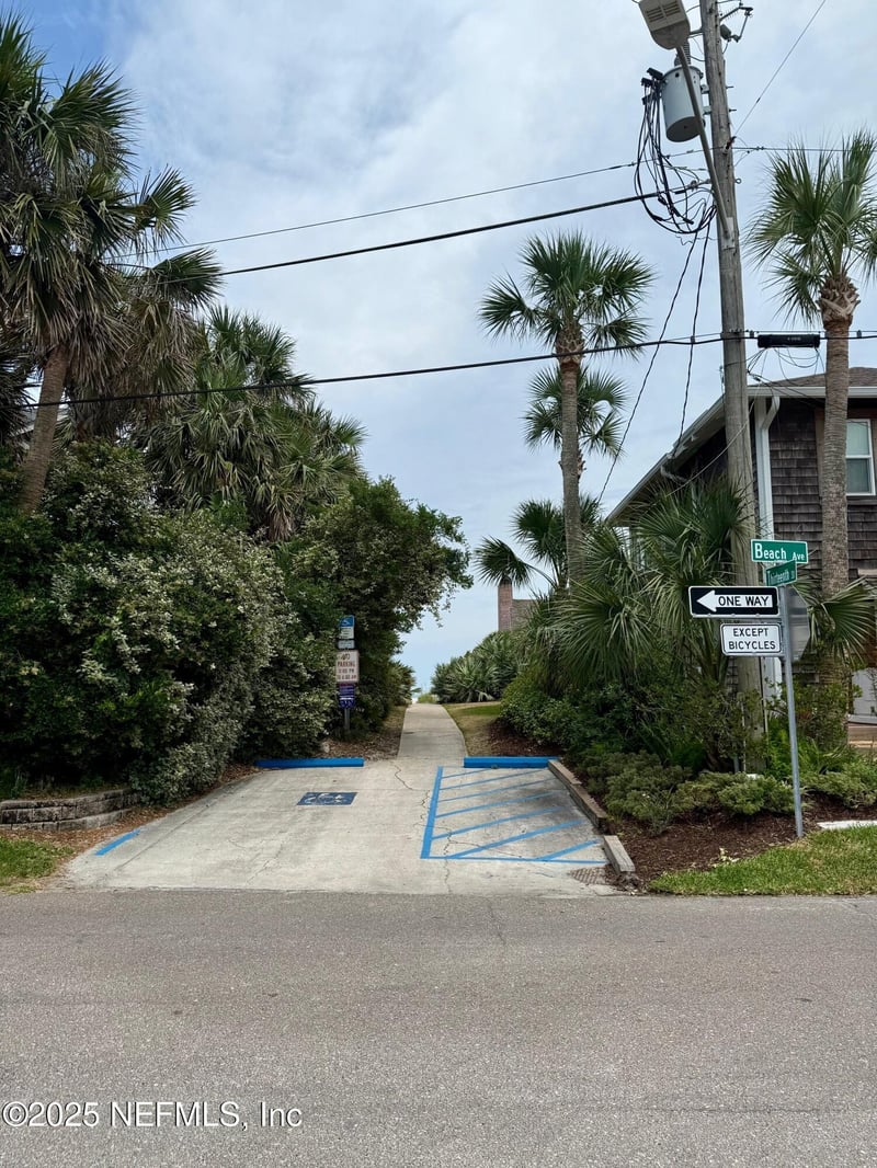 174 13th St, Atlantic Beach, FL 32233