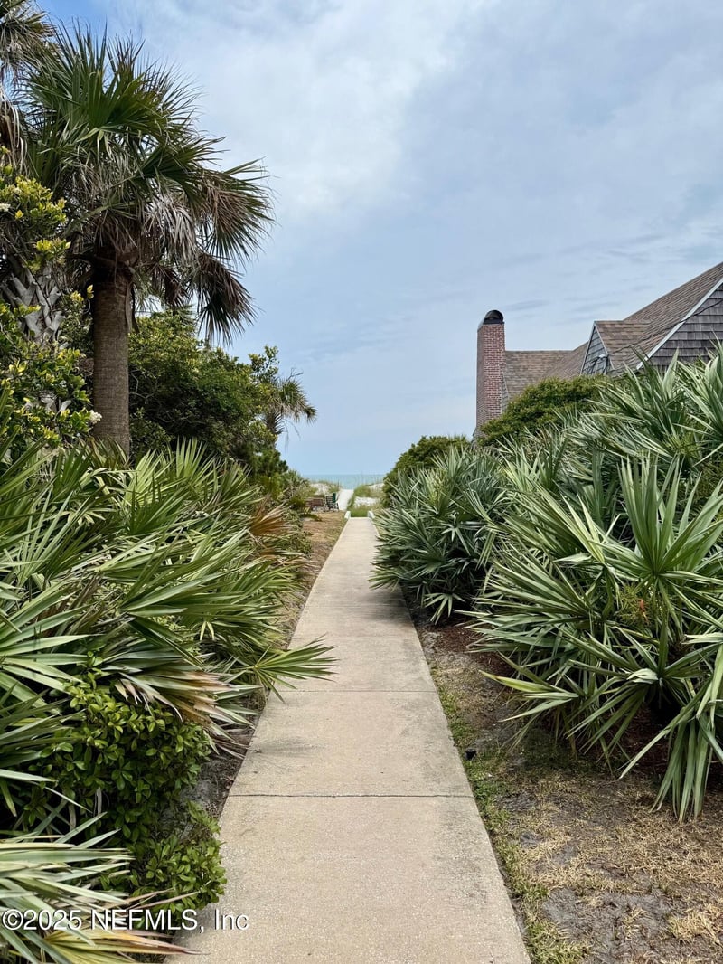 174 13th St, Atlantic Beach, FL 32233